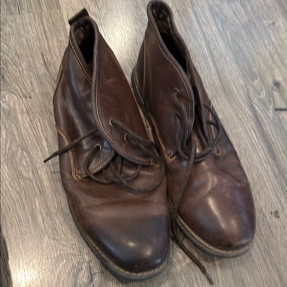 Dr. Scholl's Brown Leather Chukka Boots with Lace-Up Design